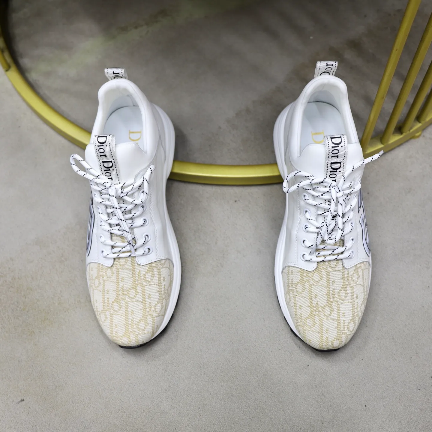 Ex-factory price: 462💰🙅‍♂️🙅‍♂️🙅‍♂️ Brand: Dior DIOR Standard code: 38-44 (45 customized) Grade: Same as the official website Material: Original material splicing Comfortable and breathable lining Lightweight and wear-resistant sports outsole Style category: Men's fashionable casual shoes Running sneakers Distinguished luxury brand elements Top luxury Color: actual picture color